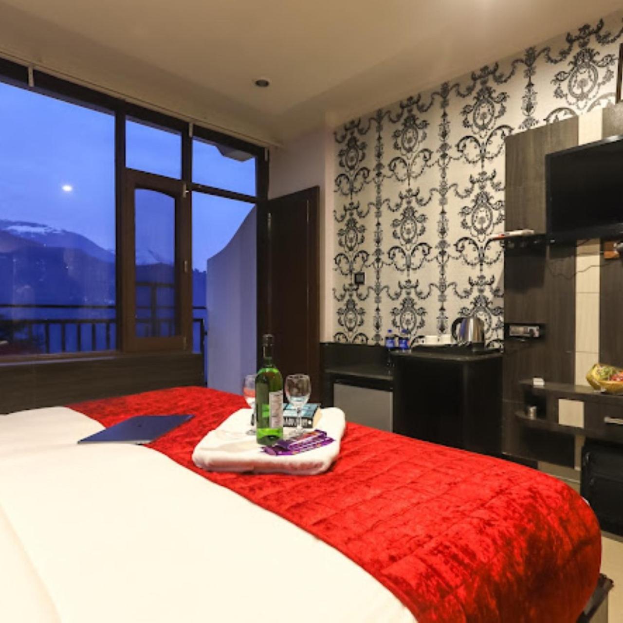 Hotel Holiday Hill, Near Mall Road, Mcleodganj# Parking#Restaurant Νταραμσάλα Εξωτερικό φωτογραφία